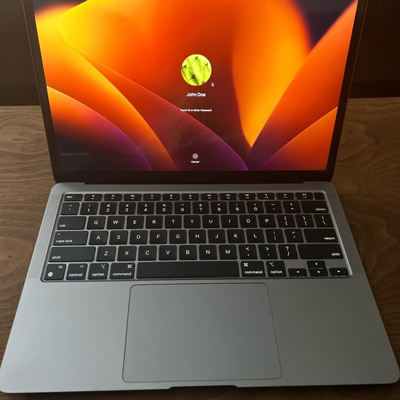MacBook Air M1. Kept flawless. Screen protector and case used since day 1.